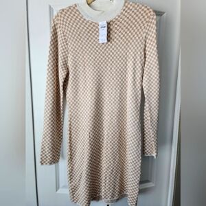 Abercrombie & Fitch Checkered Long Sleeve Dress in Cream and White